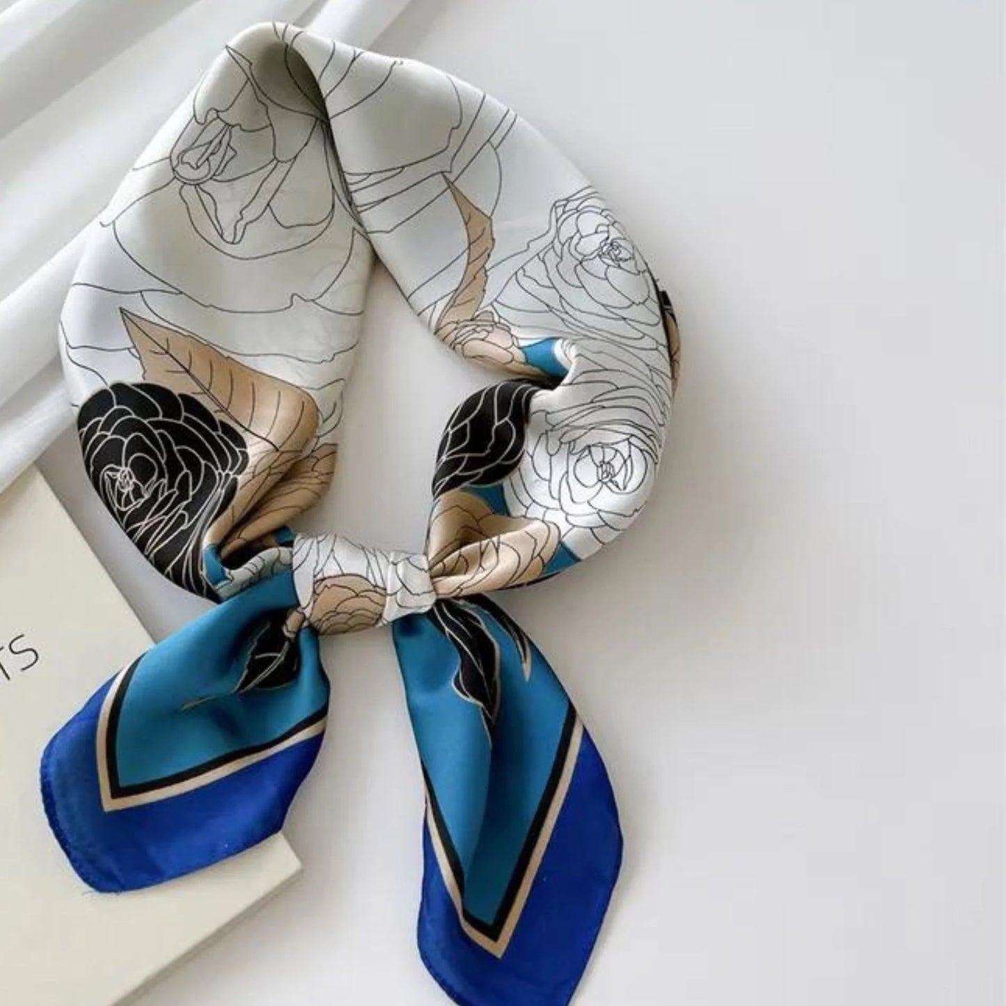 Nicole Flowers women's scarf. Silk blend. Blue. Danish Copenhagen