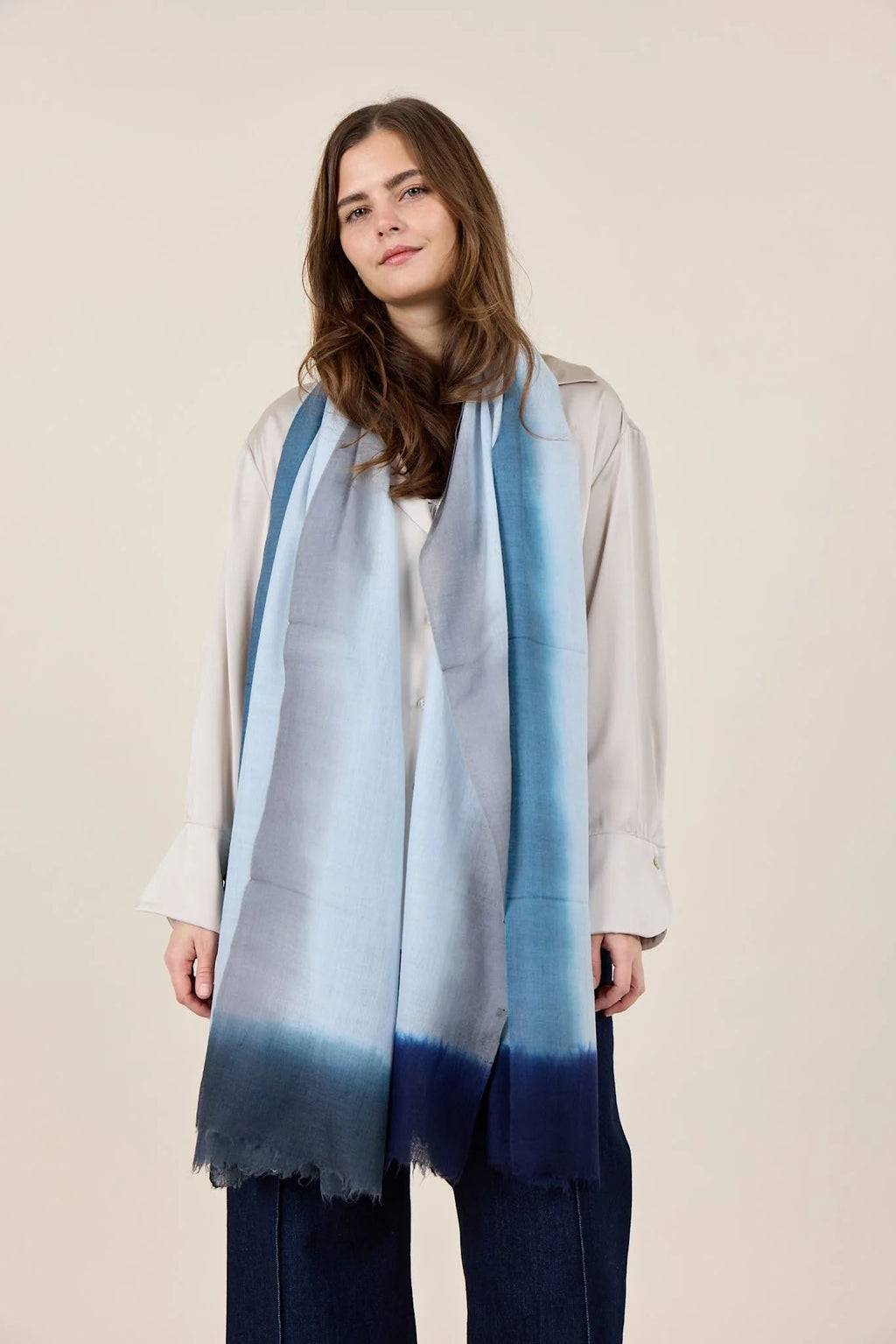 Dip It Schal für Damen. 100 % Wolle und Kaschmir. Längliche Form. Blau. Bella Ballou