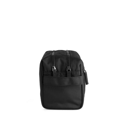 JosephineMBG Large. Toilettaske i 100% recycled polyester til ham og hende. Sort. Markberg