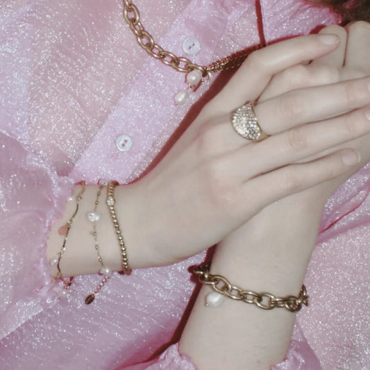 Joy Münz- und Perlenarmband. Wasserfest. 18 Karat vergoldet. Dansk Copenhagen