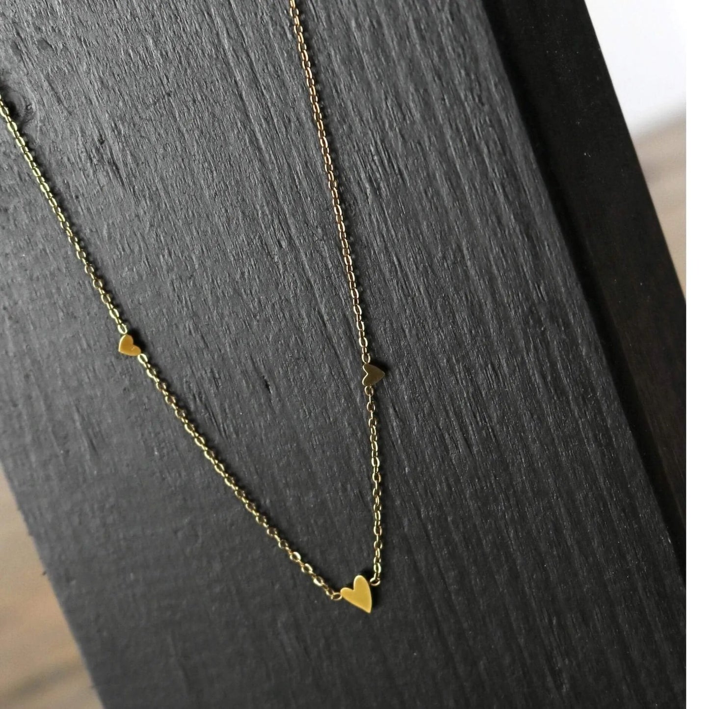 Love Waterproof 3 Mini Heart halskæde. 18K guld plating. Dansk Copenhagen