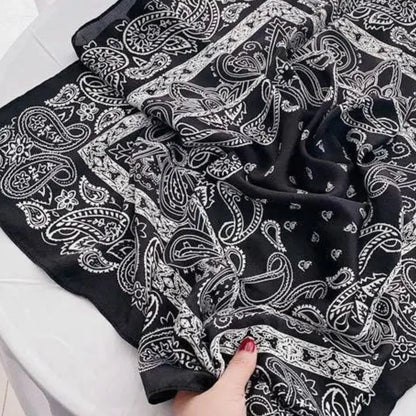 Nicole Fantasy scarf with bandana prints. Unisex. Black and white. Danish Copenhagen