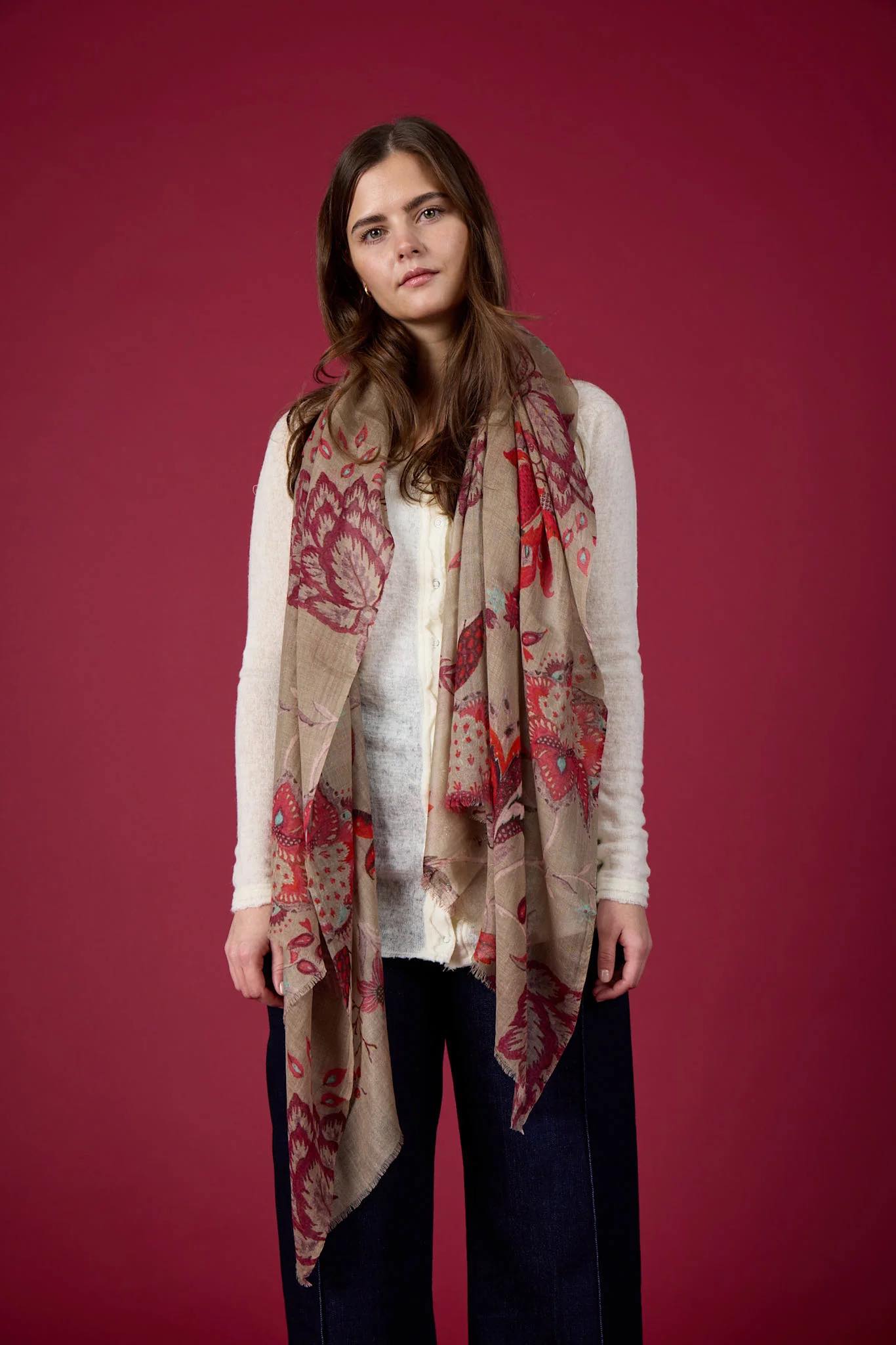 Vintage-Schal mit Blumenmuster für Damen. Wolle und Seide. Beige und Rot. Bella Ballou