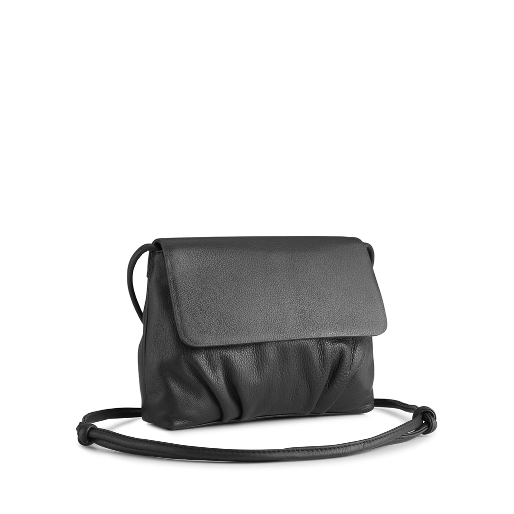 CarrieMBG lille crossbody taske i læder. Markberg