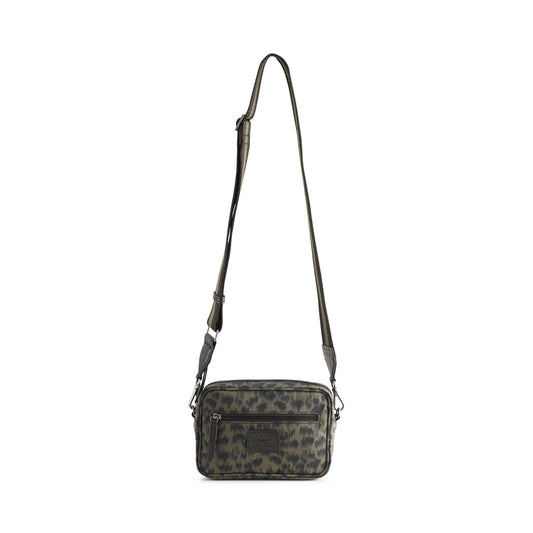 Crossbody vandafvisende taske i 100% recycled polyester. Olive med dyr prints. Markberg